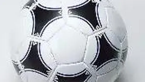 奚梦瑶产检途中遇粉丝，何猷君温柔护腰引热议